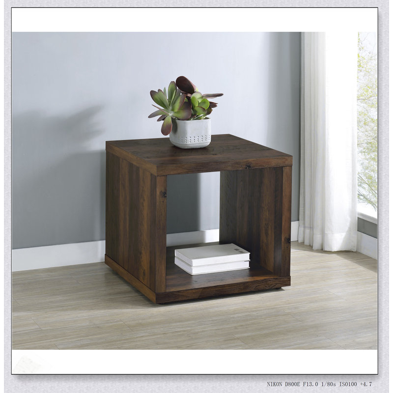 Table de bout d'appoint carrée en bois d'ingénierie Flint Dark Pine avec finition en mélamine durable pour une vie moderne