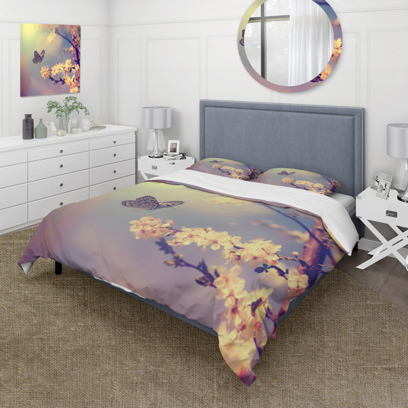 Papillon rétro volant vers une fleur blanche - Ensemble de housse de couette traditionnel - Microfibre de polyester