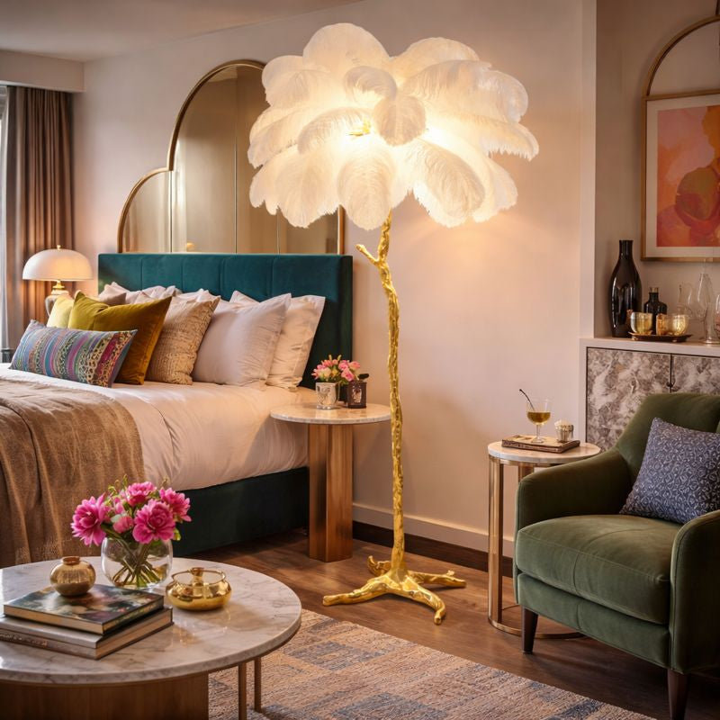 Luxueuse lampe sur pied en plumes d'autruche, élégante lumière DEL à branches dorées, décor de maison ou de bureau