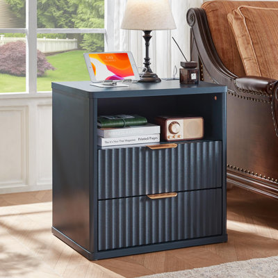 Table de chevet cannelée de 58 cm avec station de recharge, 2 tiroirs, rangement ouvert et style champêtre incurvé