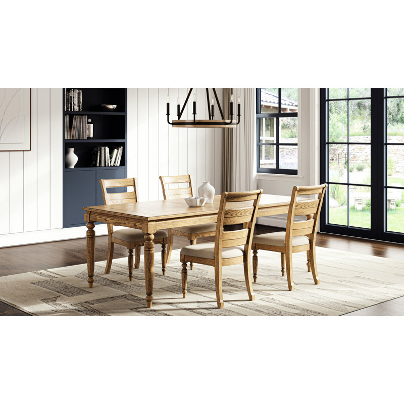 Chaise d'appoint 2 places au fini rustique, idéale pour les intérieurs traditionnels. Dossier ergonomique à lattes, pieds avant tournés, siège rembourré taupe, structure robuste en bois massif. Profondeur : 49,7 cm, largeur : 43,2 cm, hauteur : 97,7 cm.