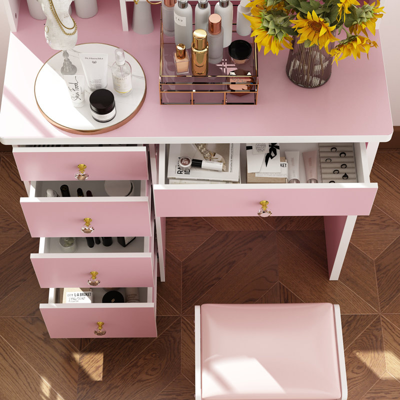 Vanity, Pink
