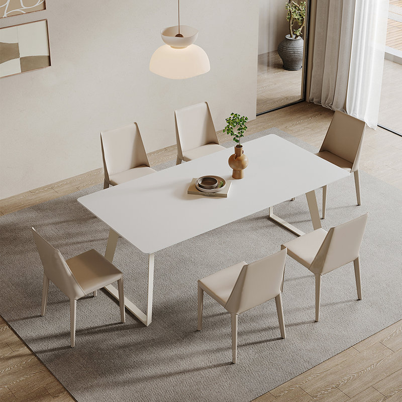 Combinaison de table et de chaises de style italien italien