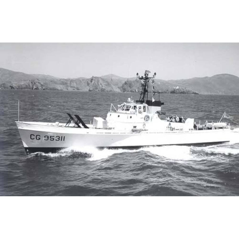 Maquette de bateau USCG Cape Fox (WB-95316), H 10 po x l 30 po x P 5 po