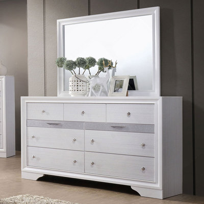 Commode de couleur blanche avec miroir et ensemble de bijoux cachés