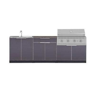 Ensemble de cuisine extérieure en aluminium gris ardoise, composé de 5 éléments, comprenant un bar, un barbecue, un meuble-évier, un barbecue au gaz naturel haute performance de 102 cm et un comptoir en pierre reconstituée grise de 81 cm.