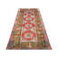 Tapis de couloir unique en laine noué à la main des années 1960 de 4 pi 6 po x 11 pi 4 po en rouge / vert
