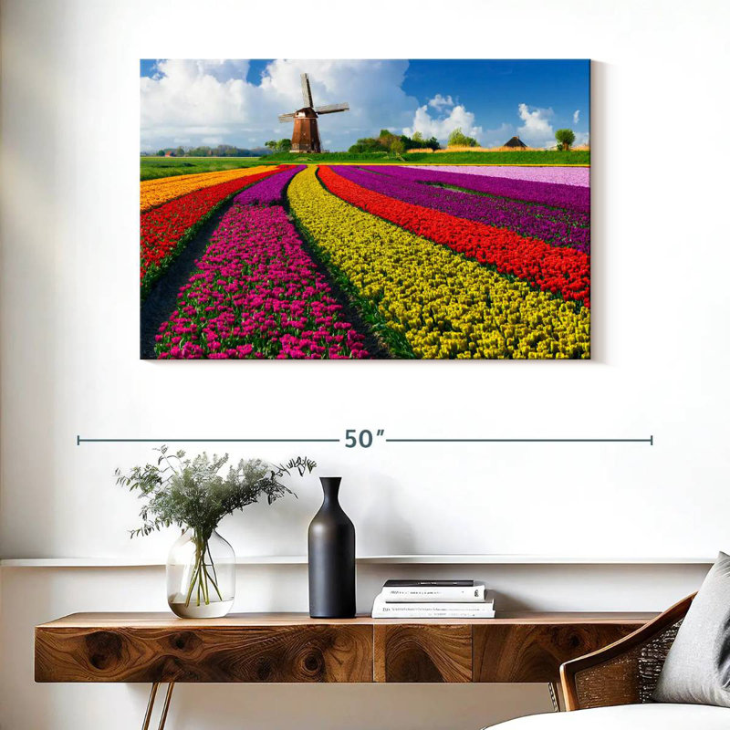 Moulin à vent dans les champs de tulipes, H 26 po x l 39 po