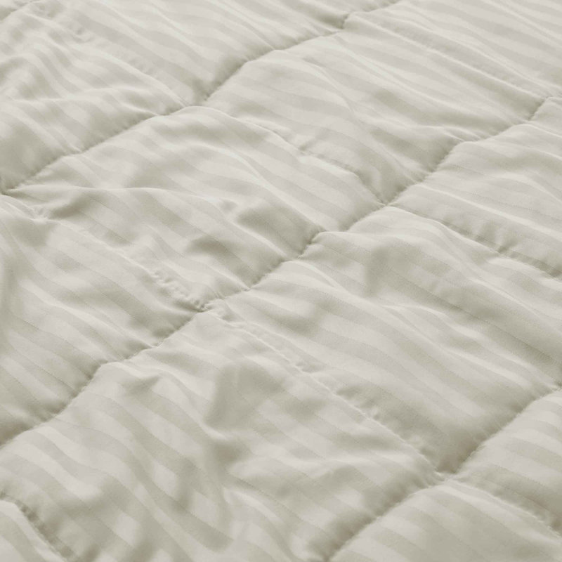 Couette légère avec bordure en satin, Très grand lit, Soie