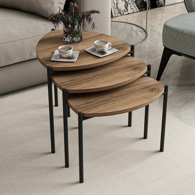 Tables gigognes modernes en noyer (3 pièces) avec structure en métal, 17,7 po x 17,7 po x 17,7 po, 17,7 po x 15,7 po x 17,7 po, 17,7 po x 13,8 po x 17,7 po | Panneau de particules 100% enduit de mélamine, élégant et fonctionnel pour tout espace de vie