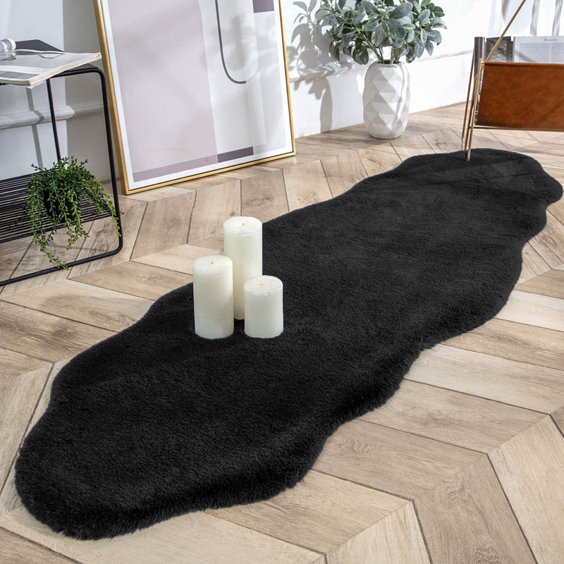 Hamlen Faux Fur Washable Indoor Rug, Novelty 2' x 6'