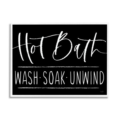 «Hot Bath Wash Soak Unwind Bathroom» par Lux + Me s - cadre flottant, impression sur toile
