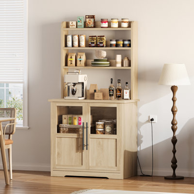 Étagère de boulanger de ferme avec station de charge, armoire à café de 63 po avec porte en verre et 3 tablettes ouvertes, organisateur de garde-manger en bois et support à micro-ondes pour salle à manger, bois naturel