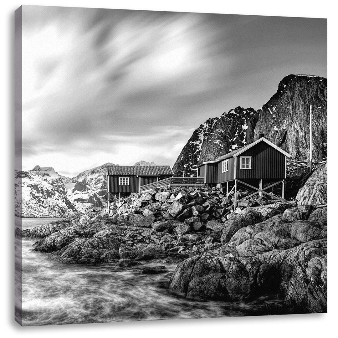 Einsames rotes Haus am Meer in Norwegen, Monochrom-Leinwand quadratisch