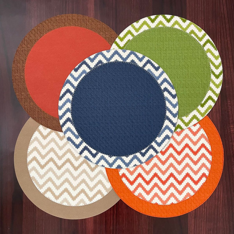 Halo Vinyl Round Placemat, Paprika/Chocolate
