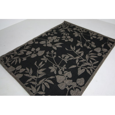 Tapis noir tissé à la machine Somerby