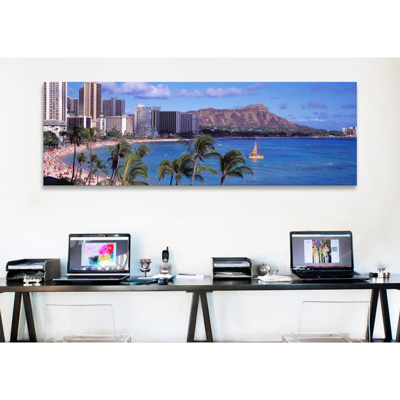 «Panoramic Waikiki Beach, Honolulu, Hawaii», reproduction de photo sur toile, H 16 po x l 48 po x P 1,5 po, Toile tendue
