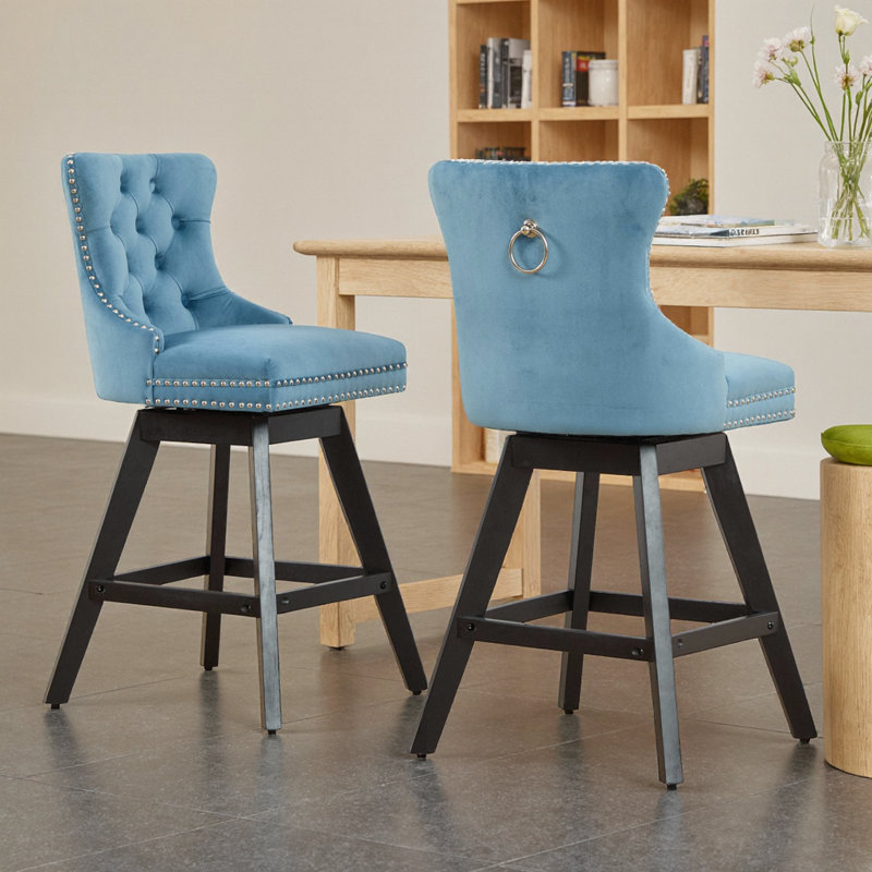 Tabourets de bar pivotants en velours capitonné, pieds en bois et garniture chromée, ensemble de 2, beige, Light Blue