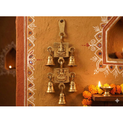 Décoration murale en laiton avec clochettes Ganesha et Lakshmi, H 9 po, décor de temple fait à la main pour vestibule et salle de puja
