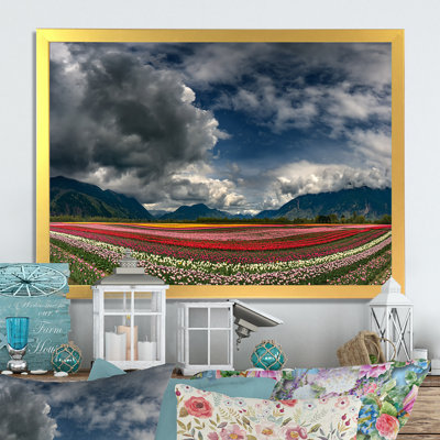 Champ de fleurs de nuages gris - œuvre d'art traditionnelle sur toile