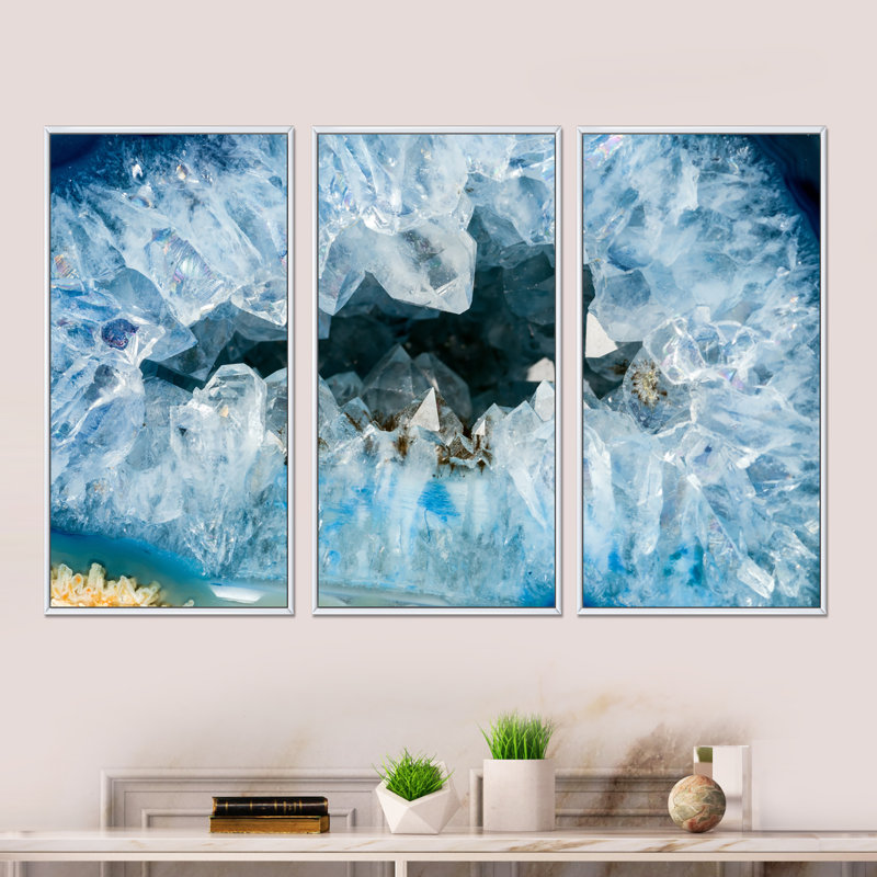 «Geode Interior with Light Blue Crystals», ensemble de 3 reproductions encadrées sur toile, H 28 po x l 36 po, Blanc
