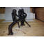 Trois singes sur une bûche - statue en bronze - taille: L 27 po x l 11 po x H 18 po.