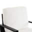 Chaise longue contemporaine blanche avec siège large et pieds en métal dorés élégants