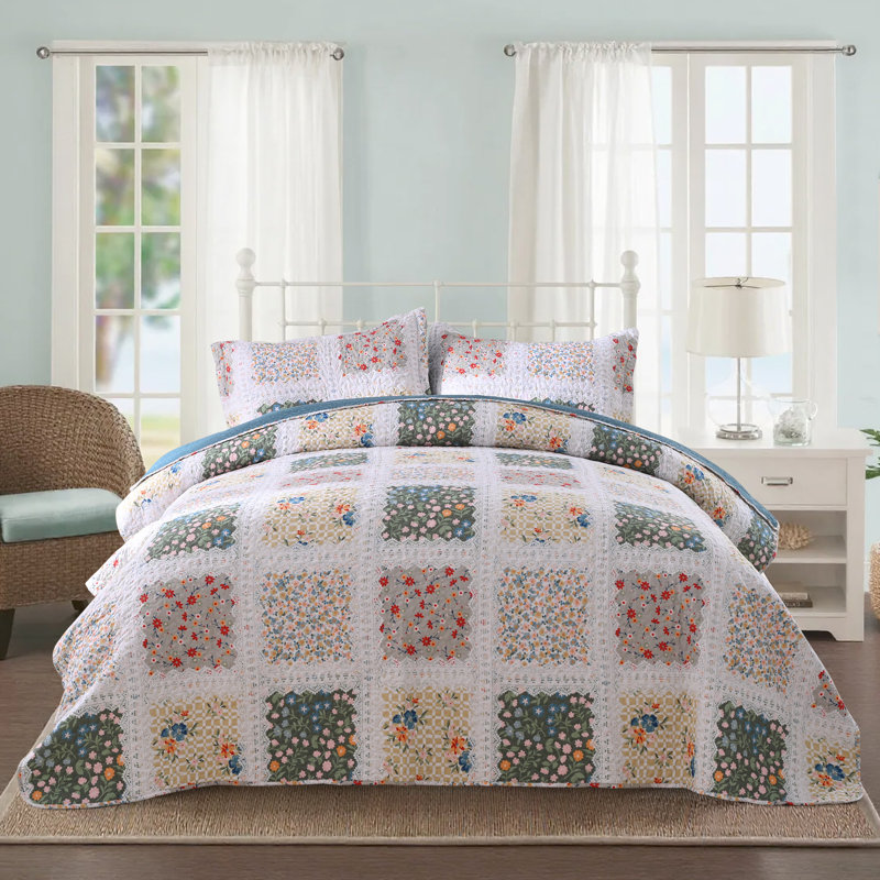 HoneiLife King Size 3‑Piece Strolling Among‑Flowers Grid‑Stitching Pattern Quilt Bedding Set, Soft Blended‑Fabric Coverlet with Matching Pillow Shams