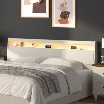 tête de lit avec rangement avec tablettes lumineuses à DEL, prises de courant, ports USB et fente de plinthe