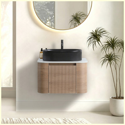 Meuble-lavabo mural 24 po en chêne miel avec lavabo, porte-serviettes gratuit, lavabo ovale en céramique rayé noir, pré-assemblé