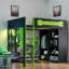Lit mezzanine en bois avec bureau, garde-robe ouverte et lumière RVB-607811505