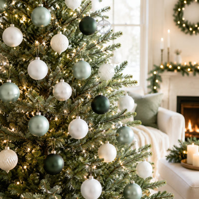 12 pièces de boules de Noël en soie satinée, 2,36 po assorties de boules recouvertes de tissu 3 couleurs avec cordes de suspension pré-attachées, décorations d'arbre de Noël doux au toucher pour une couronne, une guirlande et un présentoir de maison