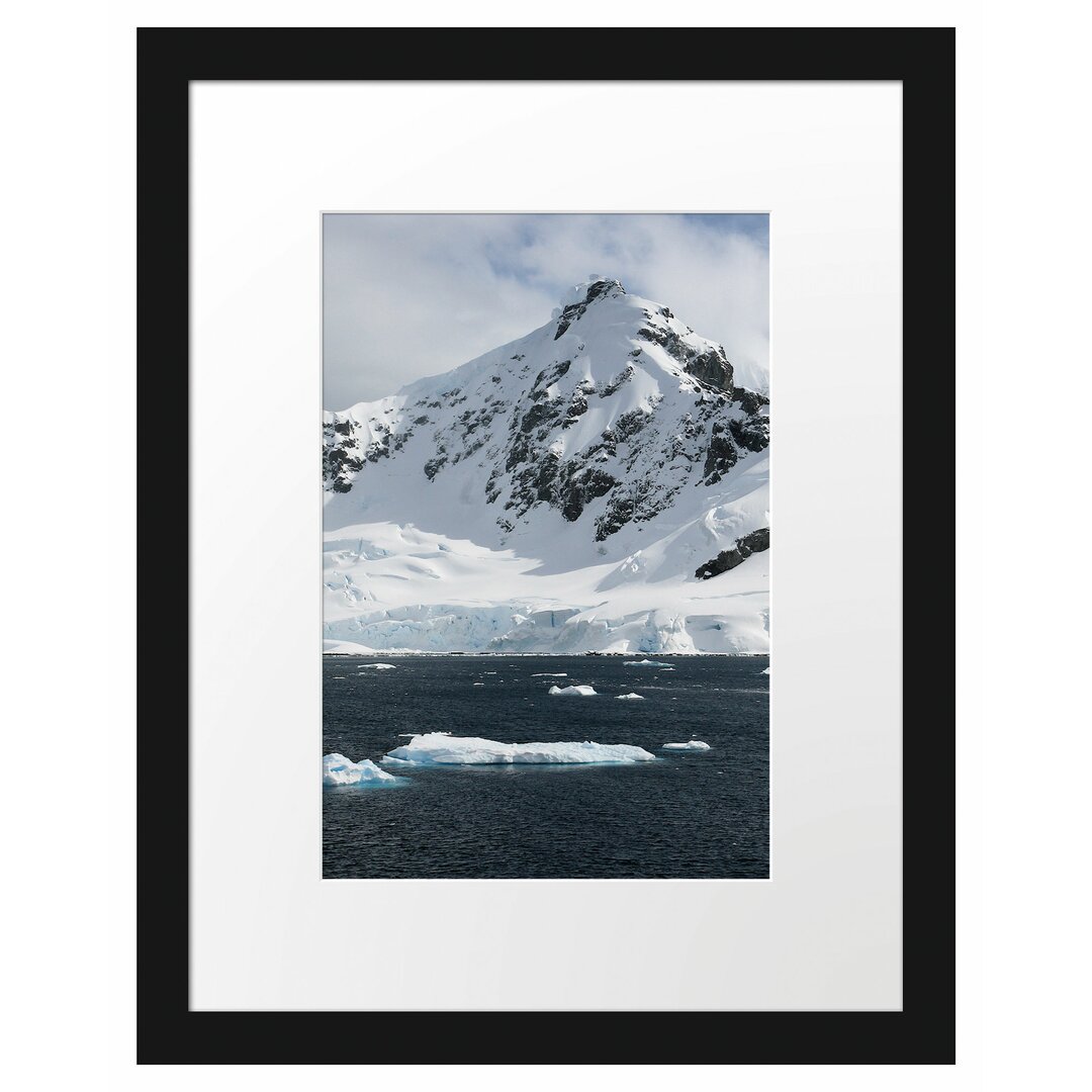 Gerahmtes Poster Schneebedeckte Bergspitze