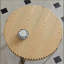 Table basse à tambour Modern Handcraft avec piédestal robuste et finition en frêne naturel, polyvalente pour n'importe quelle pièce.