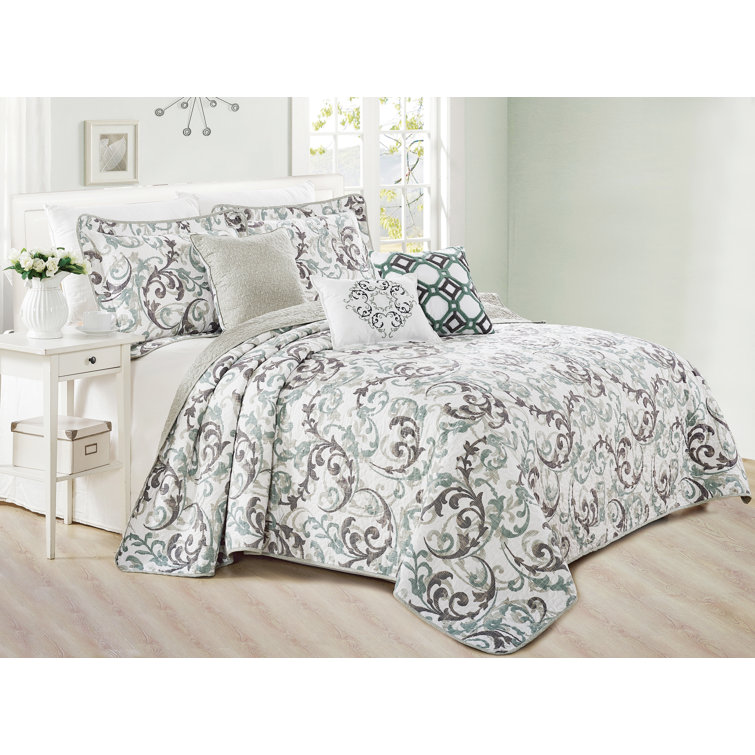 https://assets.wfcdn.com/im/38053307/resize-h755-w755%5Ecompr-r85/2210/221095926/Vasek+Millstadt+Reversible+Coverlet+Set.jpg