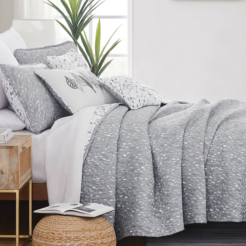 Botanical Leaves Collection Reversible 6 Piece oversized Quilt Set by Southshore Fine Linens, Gray