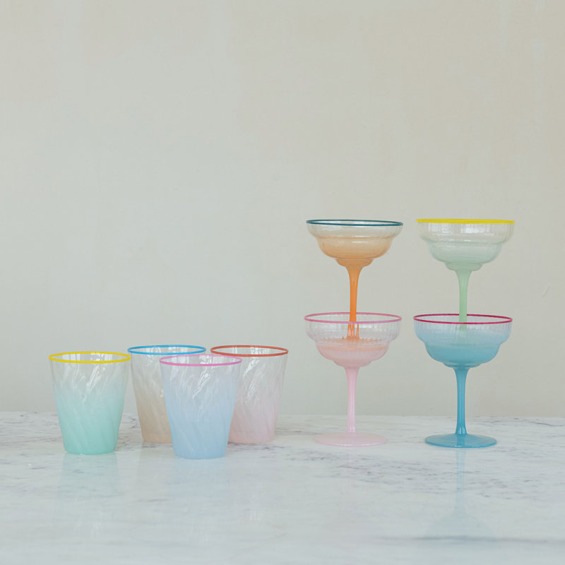 Verre taillé cannelé avec rebord coloré