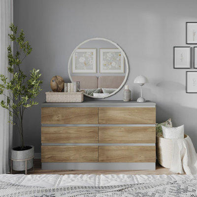 Sreyan Solid Wood 6 -Drawer Rectangle Accent Chest