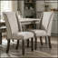 Ensemble de 2 élégantes chaises de salle à manger à haut dossier avec tissu gris et garniture cloutée pour une assise confortable classique
