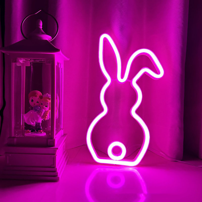 Mignonne lapine à queue de néon pour Pâques