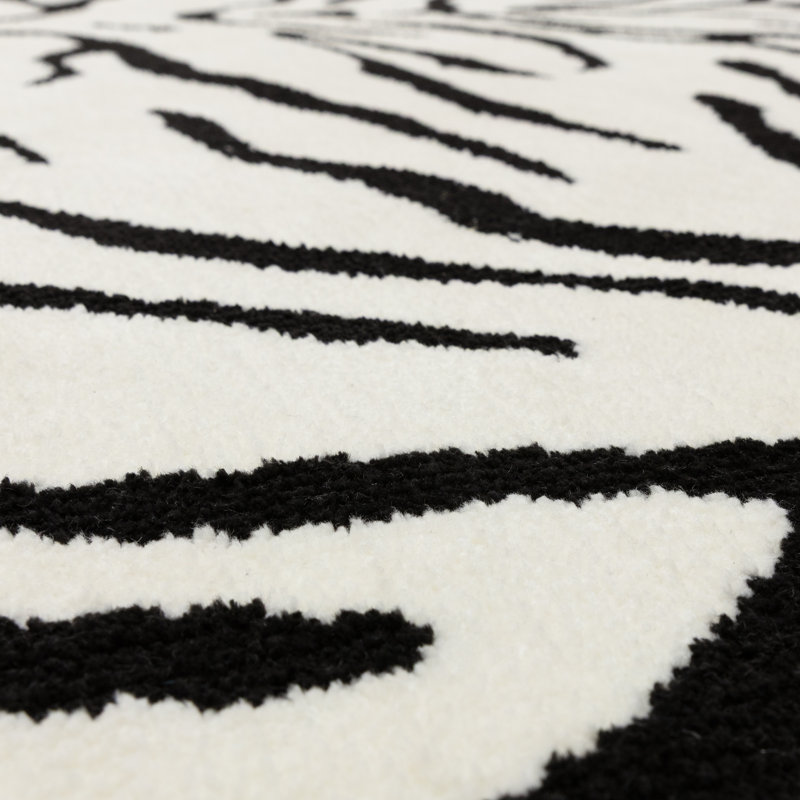 Alaisdair Tiger Animal Print Black/White Rug, Rectangle 200 x 290 cm