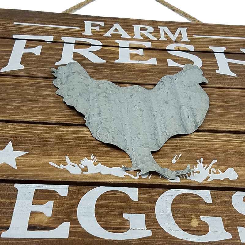 Décoration murale coq en bois d'œuf frais