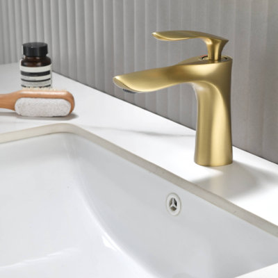 Centerset Single-handle Bathroom Faucet with Drain Assembly