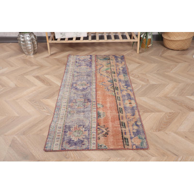 Tapis turc rétro de style antique en patchwork dans des tons neutres et bleus, idéal pour les petits espaces