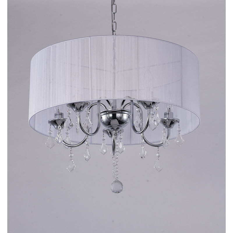 Lustre 5 lumières en chrome avec cristaux transparents et un abat-jour blanc