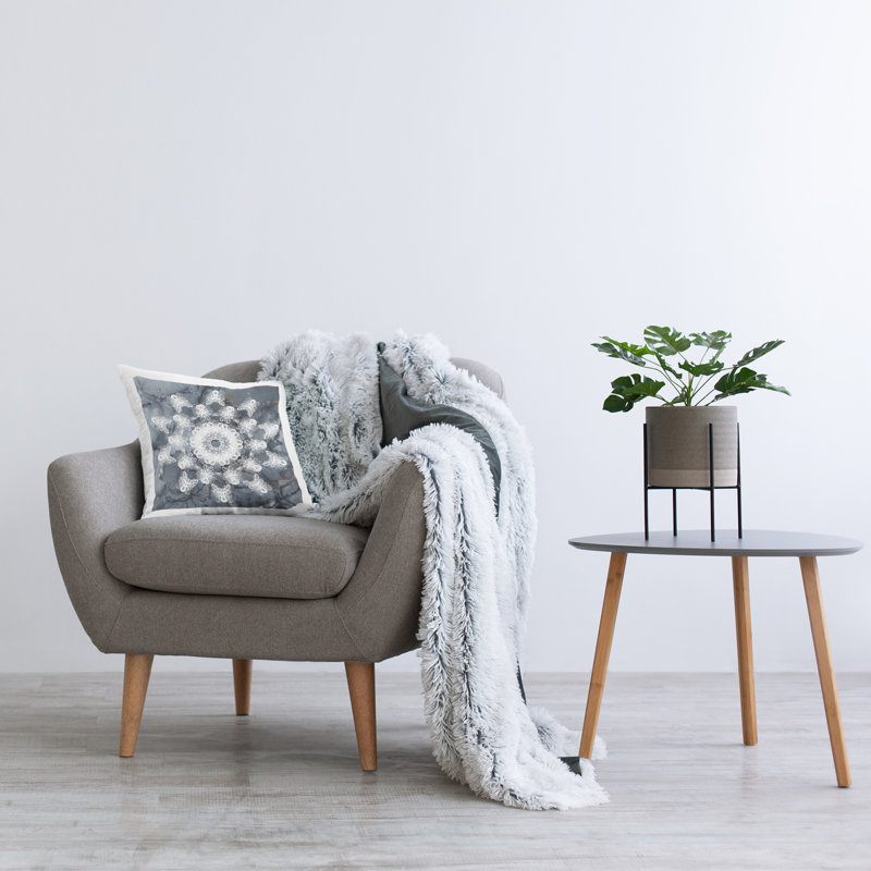  Geometric Polyester Throw Pillow
