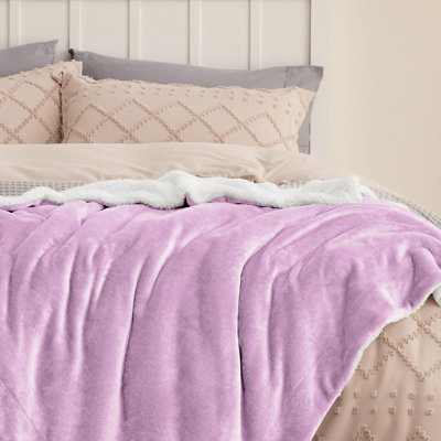 Bedsure GentleSoft™ Sherpa Throw Blanket – Thick All-Season Warm Bed Blanket – Lilac– Ideal Gift for College Students