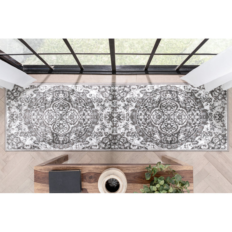 Tapis gris à motif de médaillon oriental transitionnel Granada, Tapis de couloir 2 pi 3 po x 7 pi 3 po