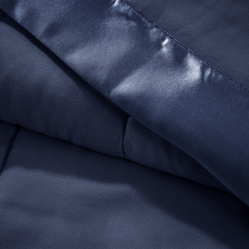 Couverture en polyester anti-humidité avec bordure en satin pour un confort d'été et de printemps