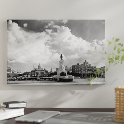 Reproduction de photo sur toile tendue, "pendant années 1930-1940s horizon de la couleur de l’horizon de la havane" à maxima gomez dans le centre